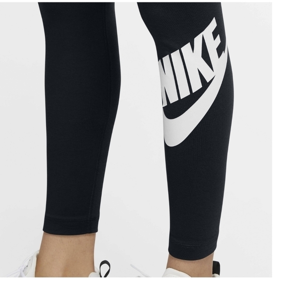 Nike Sportswear Essential Women's High-Waisted Logo Leggings - Picture 6 of 12